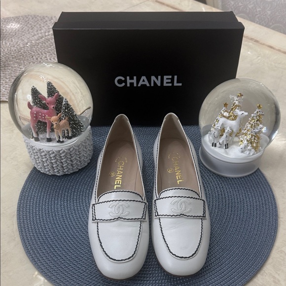 CHANEL Shoes - CHANEL White / Ivory and Black Trim Loafers